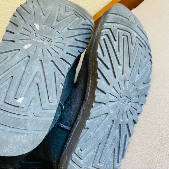 ⭐️ UGG Bailey Button Suede Short Boots Womens 5 - Picture 5 of 8